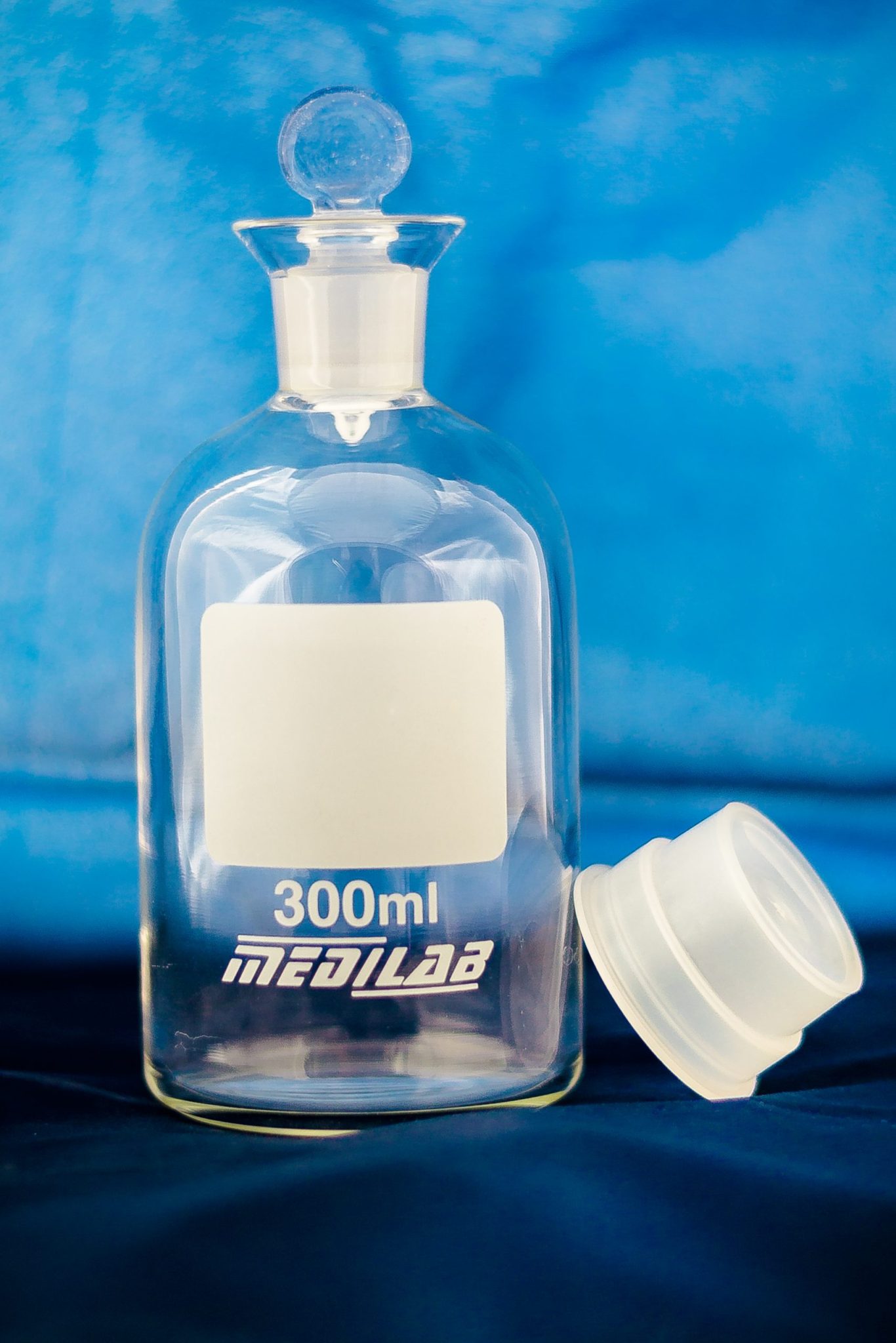 BOD Bottle, with Interchangeable Glass Stopper MEDILAB
