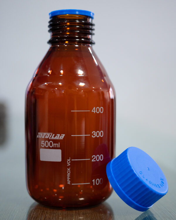 Amber Reagent Bottle with screw cap - best lab glassware manufacturer in Italy