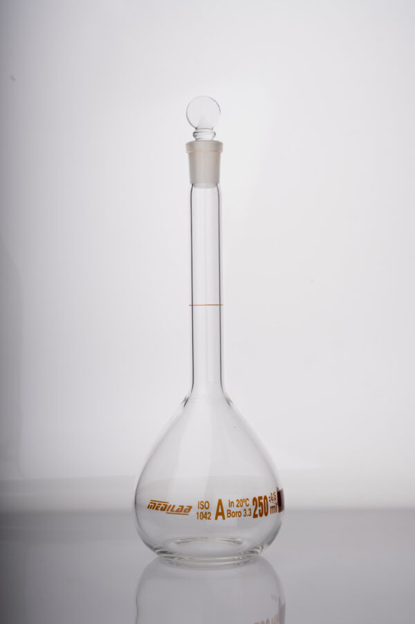 Volumetric Flask with Glass Stopper (MEDILAB)