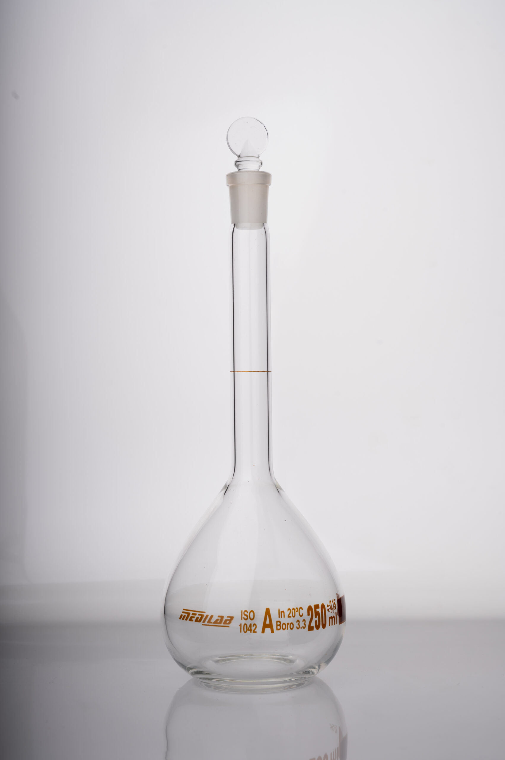 1-2000mL Lab Volumetric Flask Class A G3.3 Borosilicate Glass With Stopper – Unbranded